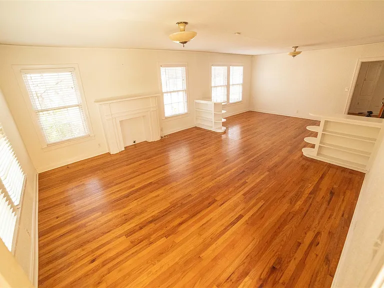 5409 Woodview Ave — Photo 4