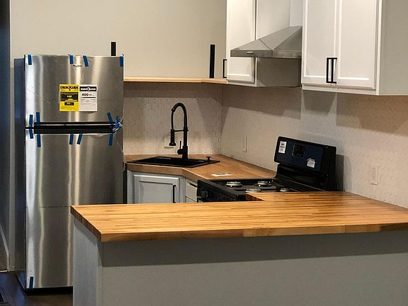 3rd image of 965 Parkside Pl #1