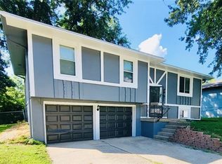 1518 SE 15th Pl, Oak Grove, MO 64075
