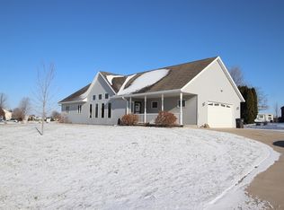 N916 Pebble Ridge Rd, Greenville, WI 54942