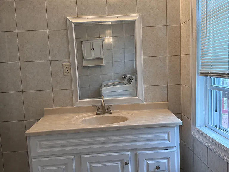 350 Knight St #2 — Photo 5