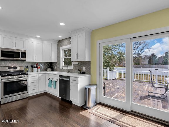 5th image of 14 Riveredge Road