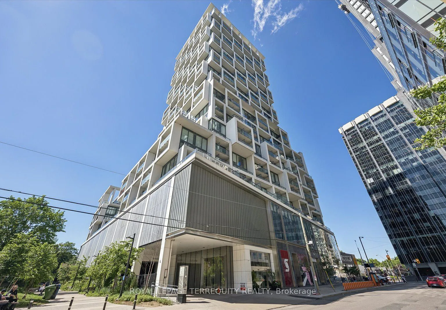 Art Shoppe Condos — Photo 1