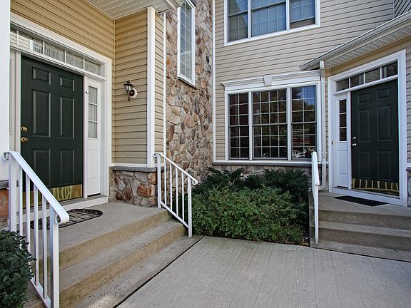 2nd image of 9 Whalen Ct