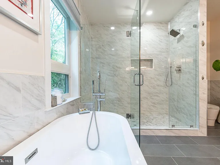239 Lyceum Ave — Photo 28