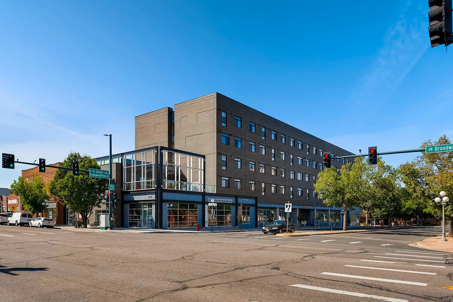 Broadway Lofts — Photo 2