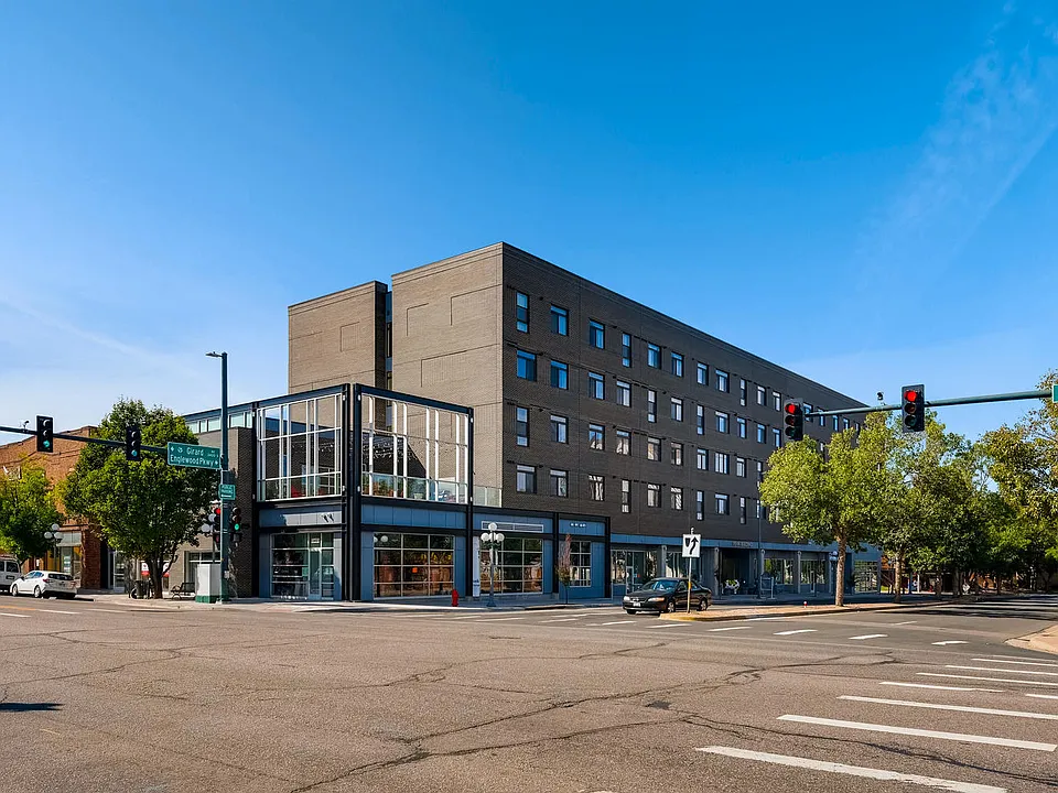 Broadway Lofts | Englewood, CO Apartments