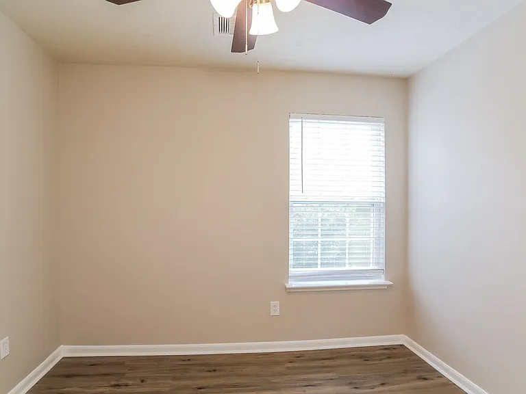 8138 Sanders Glen Ln — Photo 11