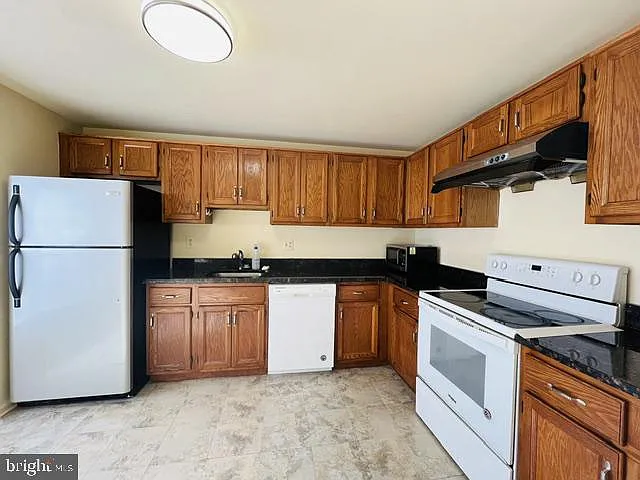 2 bed, 2.5 bath, 1500 sqft, $2,550 — Photo 4