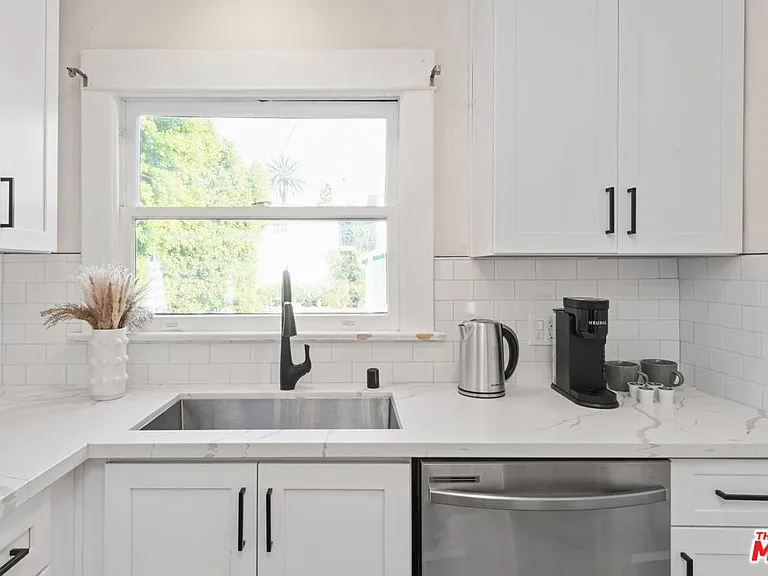 1224 N Ogden Dr — Photo 22