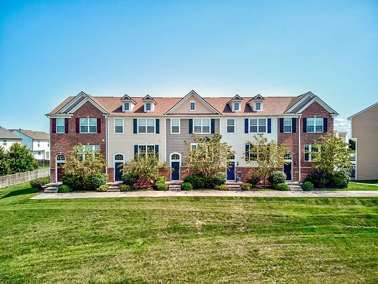 12780 Tamworth Dr — Photo 3