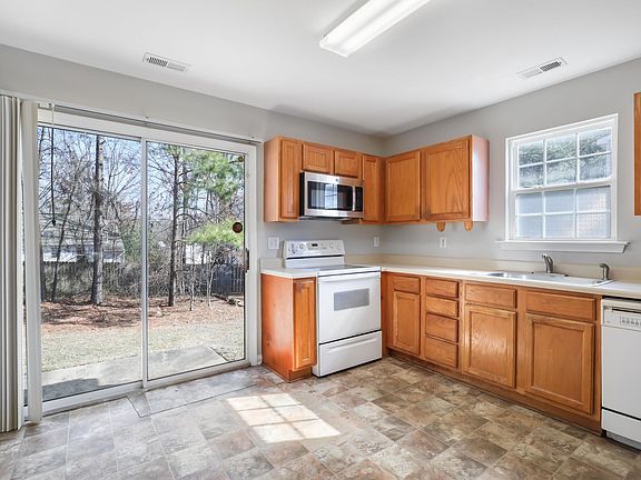 5th image of 112 Red Feather Ct