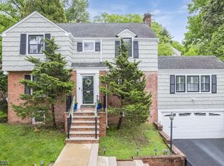 5 Stonewood Pkwy, Verona, NJ 07044