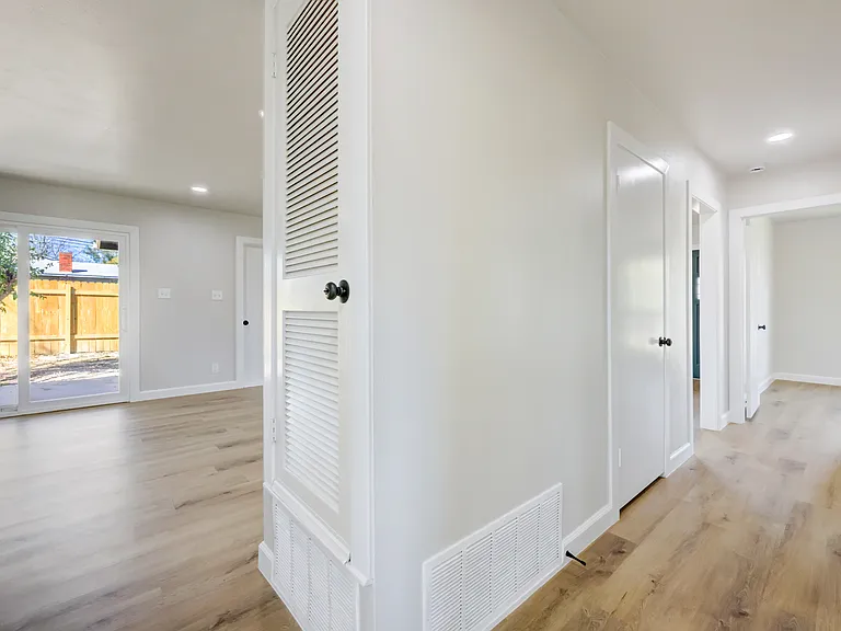 511 Arbor Ln — Photo 10