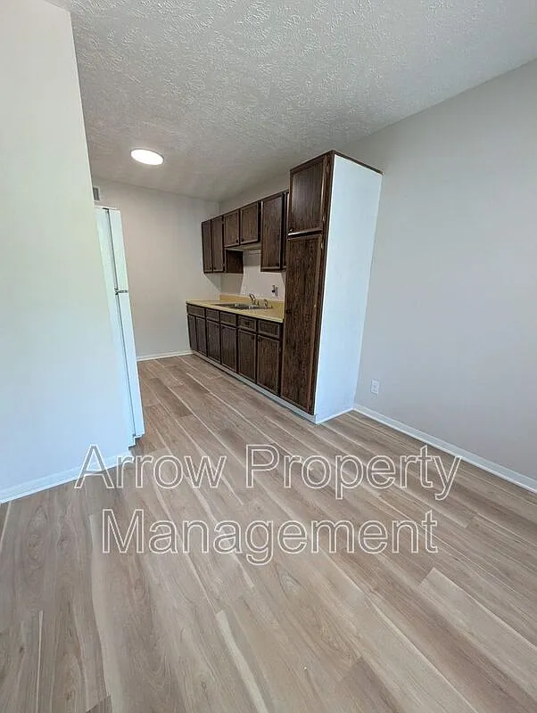 2 bed, 1.0 bath, 782 sqft, $680 — Photo 4