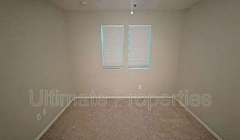 11694 N 166th Dr — Photo 6