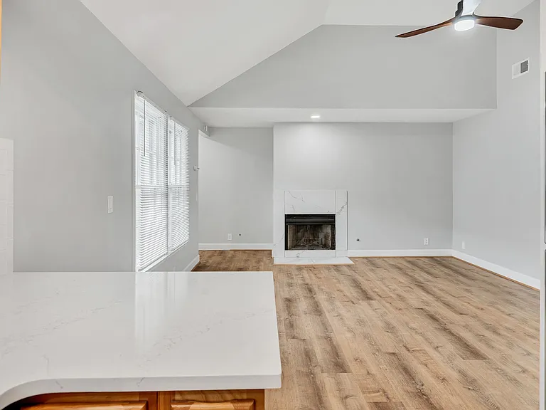 2135 Acklen Ave #10 — Photo 9