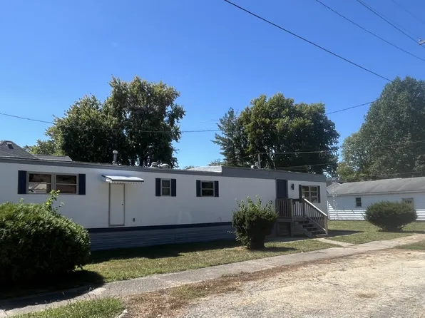 302 W Lincoln Ave, Villa Grove, IL 61956