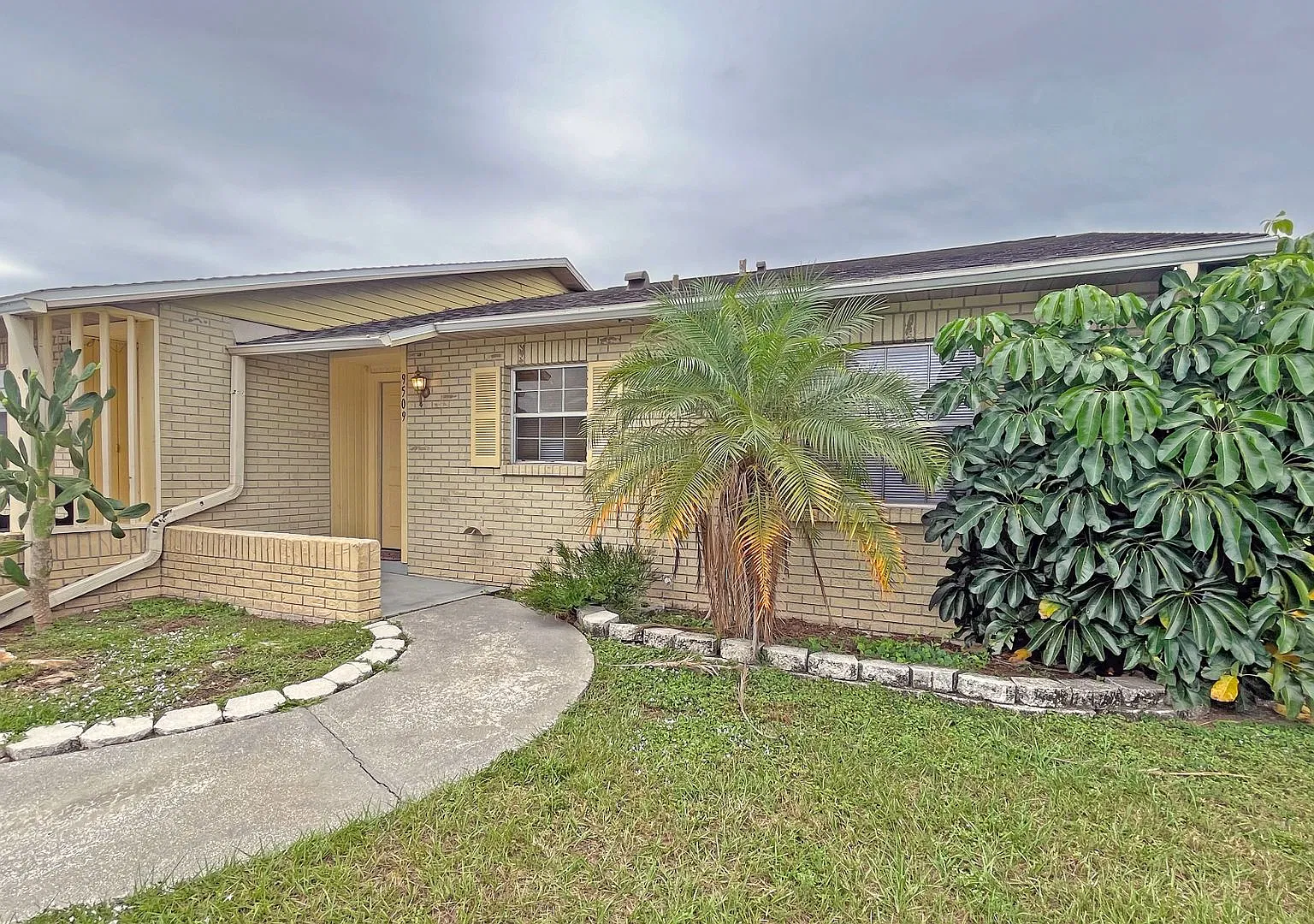 9509 Fieldview Cir, #A — Photo 1