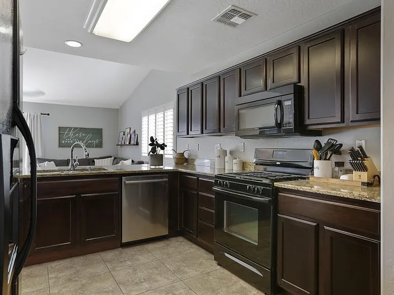 2423 W Corvina Ave — Photo 4