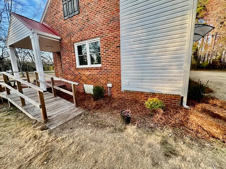 3318 S Irby St — Photo 3
