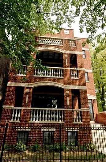 1st image of 1532 W Wrightwood Ave APT 1
