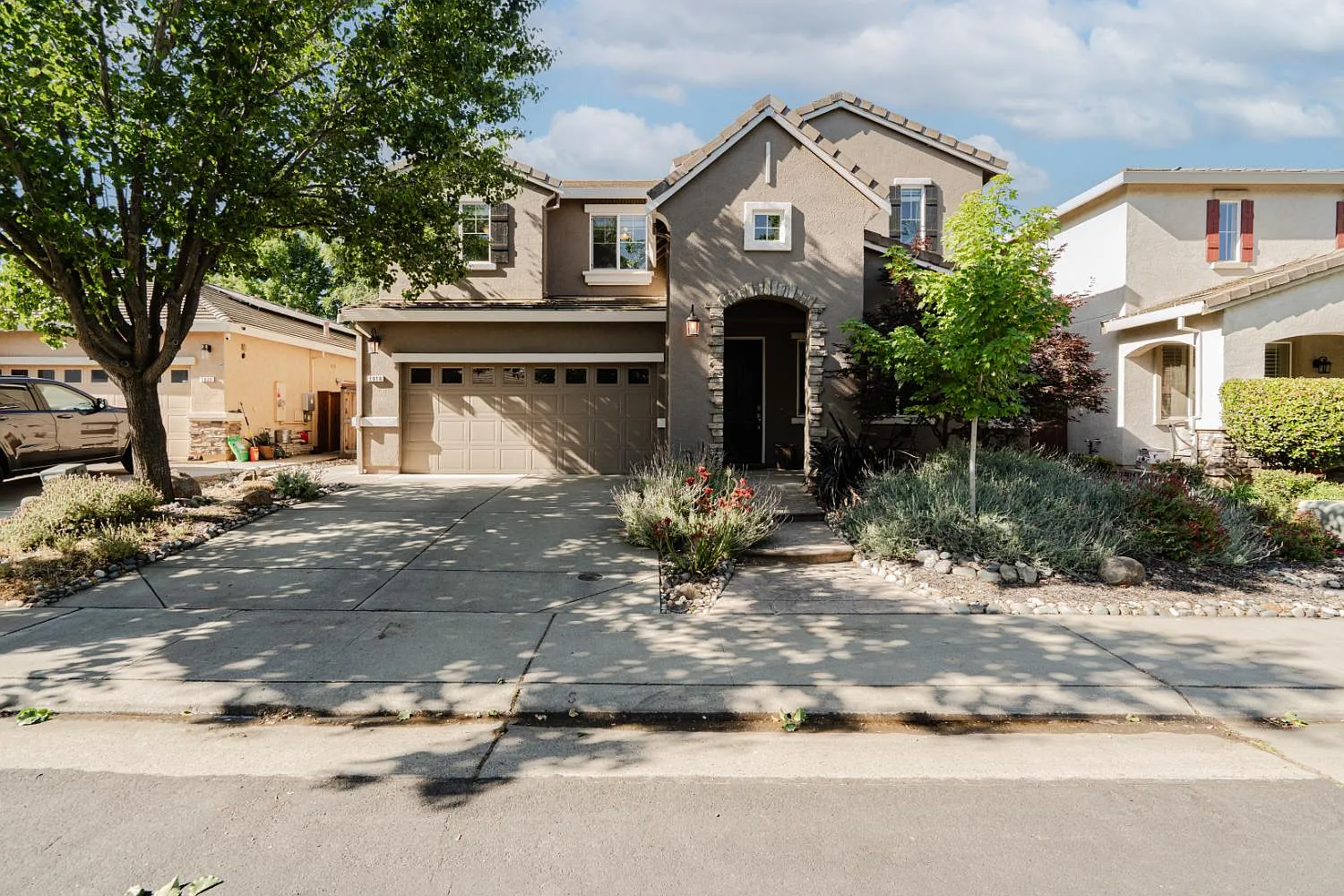 1016 Ashford Ln photo 1