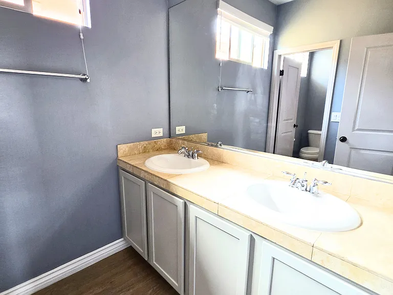 13438 Roselle Ave — Photo 57