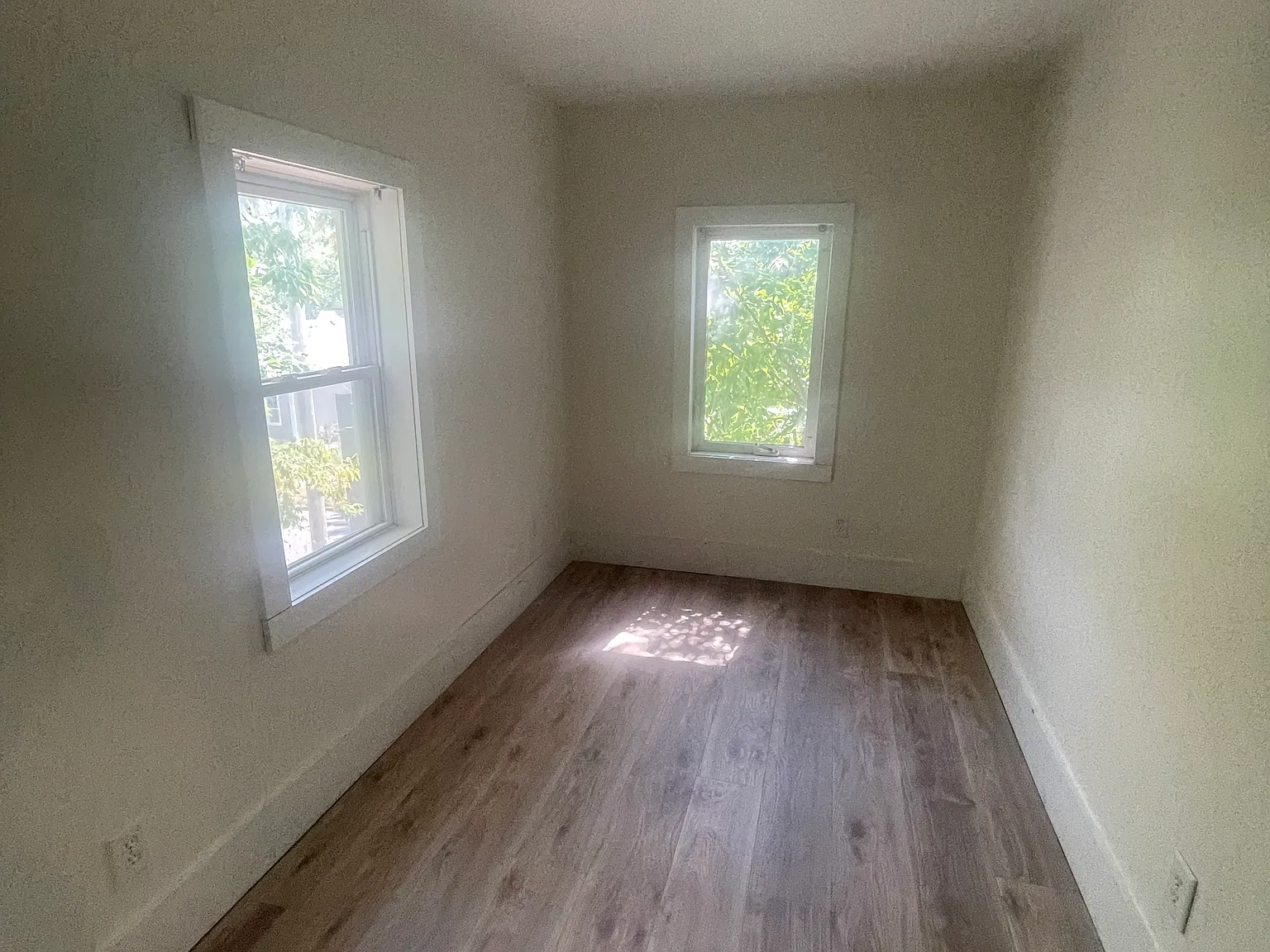 2400 Lyndale Ave N — Photo 2