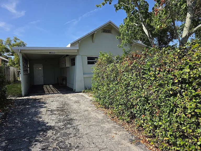 1453 Grove St — Photo 3