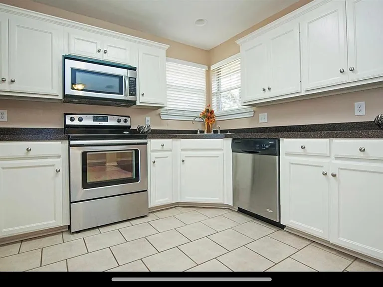 206 Ridgeway Dr — Photo 3