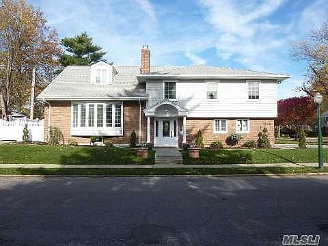 1st image of 11 Paddock Ln