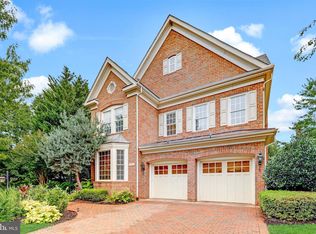 3541 Schuerman House Dr, Fairfax, VA 22031
