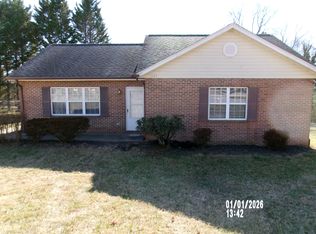 2135 3rd Ave NW, Hickory, NC 28601