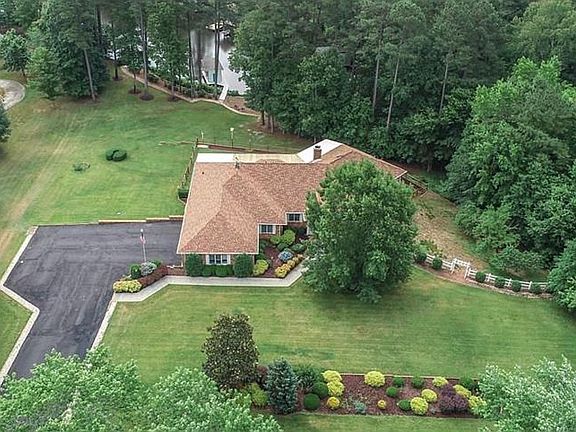 5th image of 733 Alexander Dr