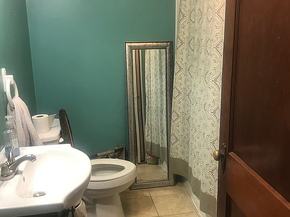 Full hall bath