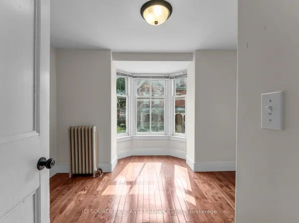 25 West St #2, Kingston, ON K7L 2S2