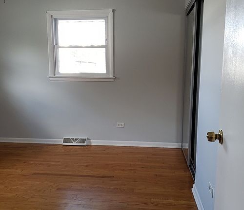 3rd image of 17819 Oakwood Ave