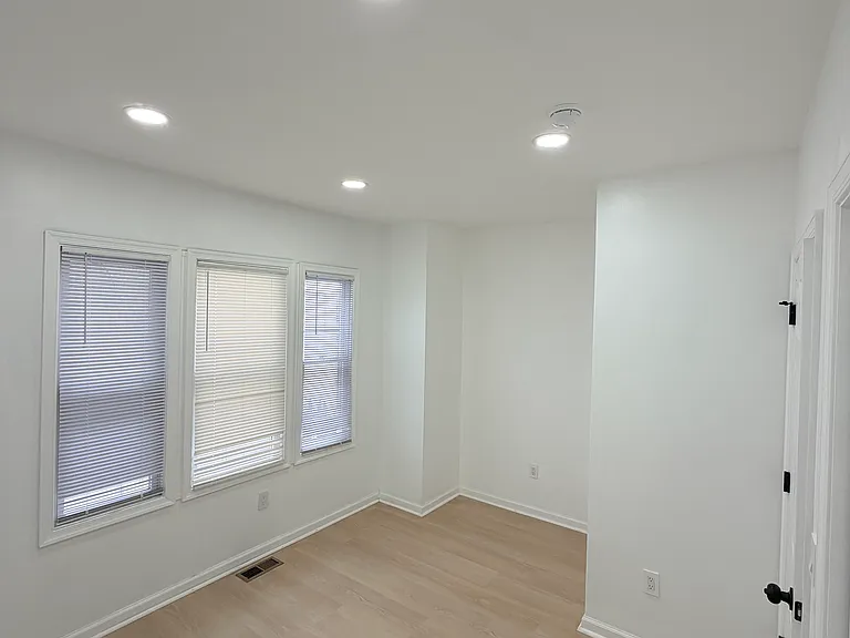 2702 Lancaster Ave — Photo 14