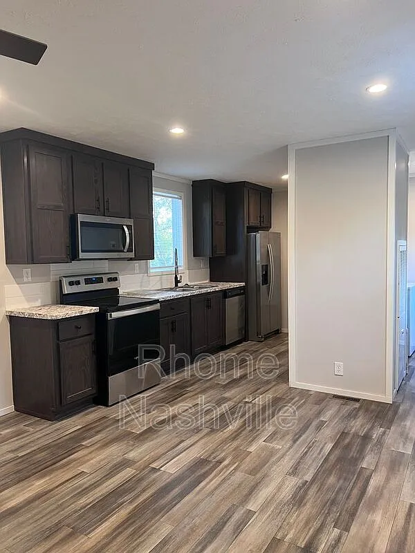 3 bed, 2.0 bath, 1100 sqft, $1,400 — Photo 3