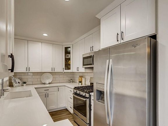 4th image of 1020 Granville Ave APT 204