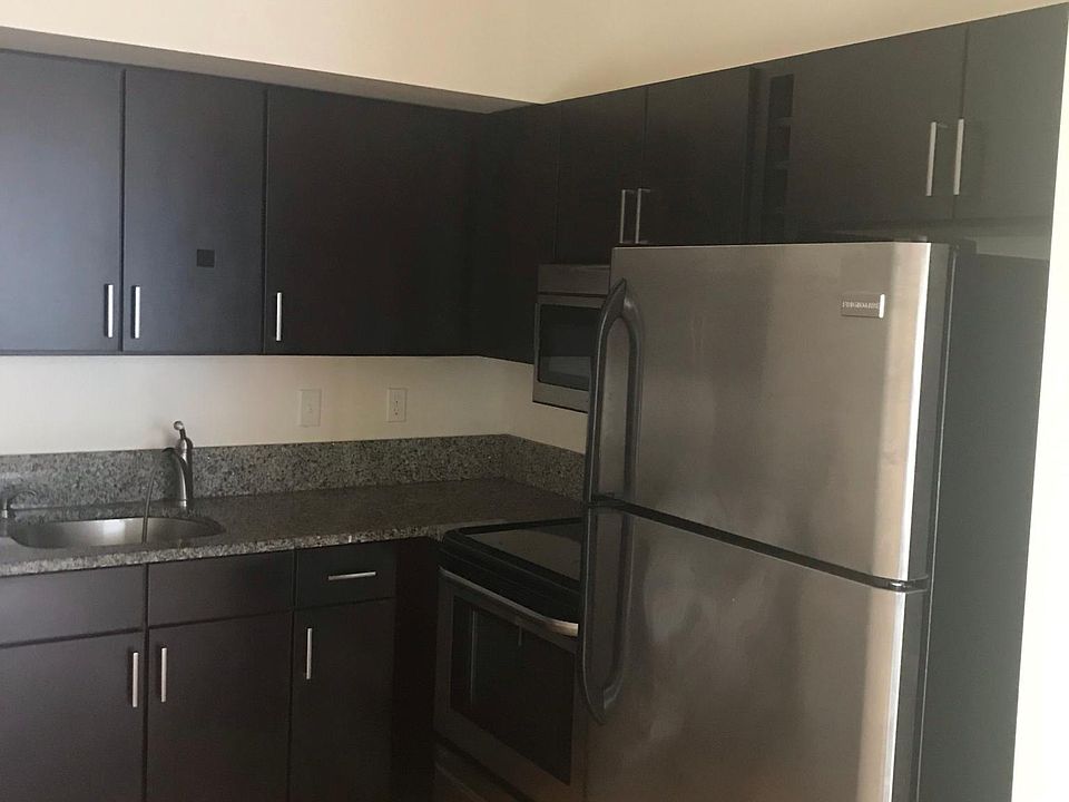 1st image of 325 Brown St