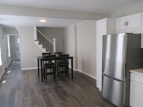 4th image of 828 Broad St