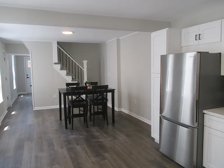 828 Broad St — Photo 4
