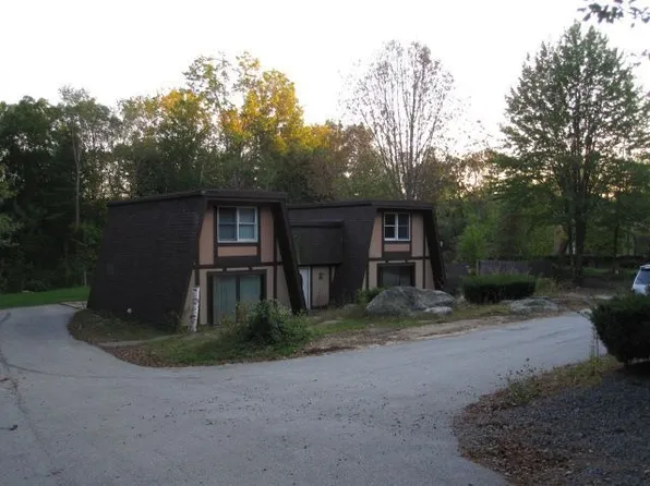 1267 Smyth Rd, Hooksett, NH 03106