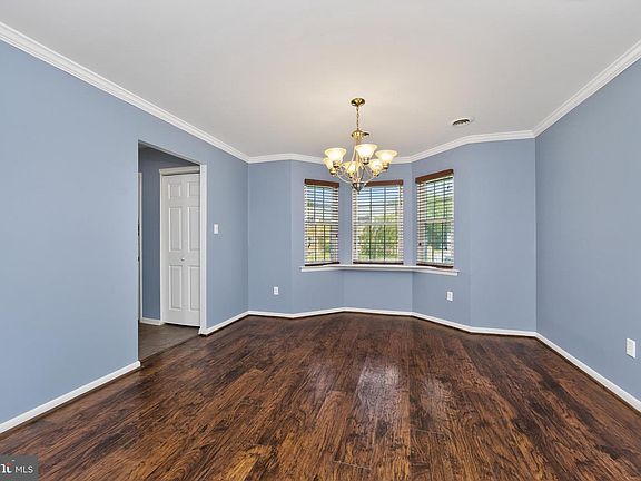 4th image of 134 E Green Valley Cir