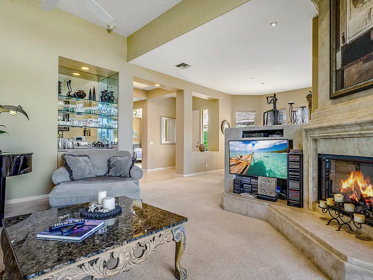 496 Desert Holly Dr — Photo 6