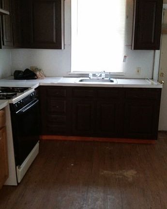 3rd image of 756 E Willard St