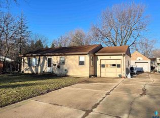 321 S 6th Ave, Brandon, SD 57005