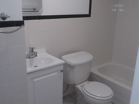 4th image of 2223 Wallace Ave APT 1